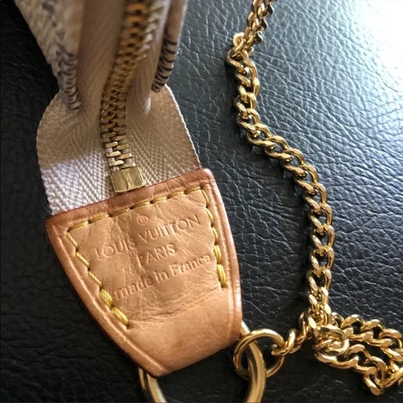 Louis Vuitton Mini Pochette - Picture 3 of 5